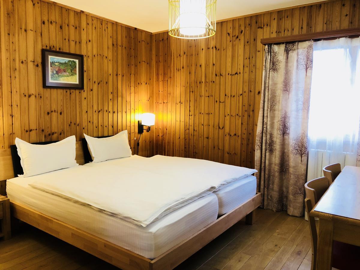 Qi-Lin Hotel Restaurant Ayer エクステリア 写真
