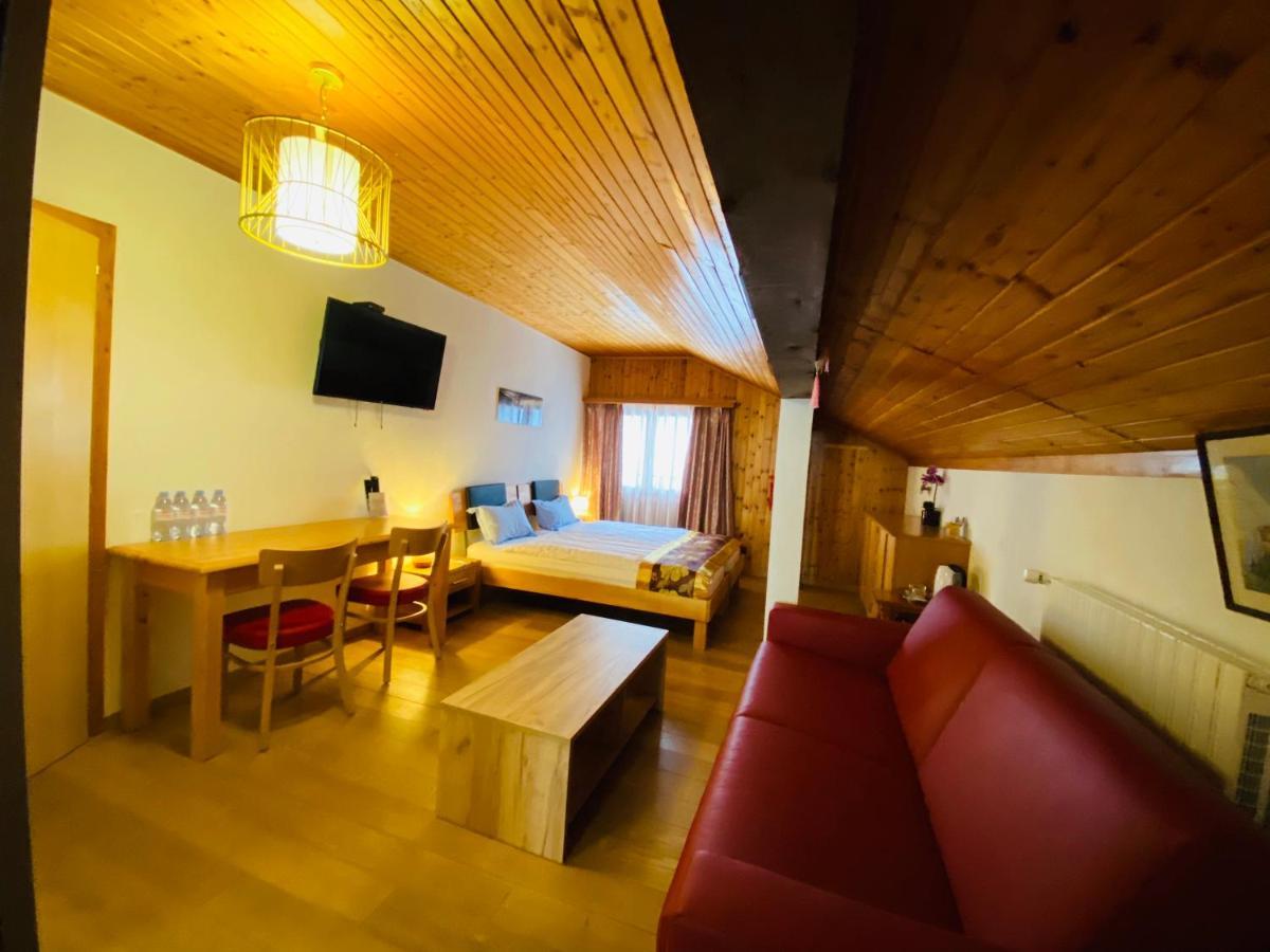 Qi-Lin Hotel Restaurant Ayer エクステリア 写真