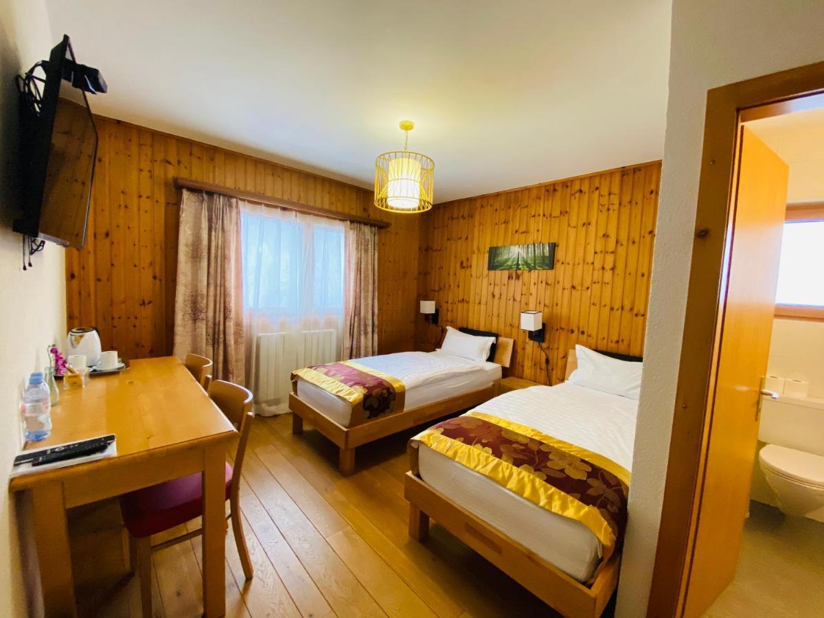 Qi-Lin Hotel Restaurant Ayer エクステリア 写真